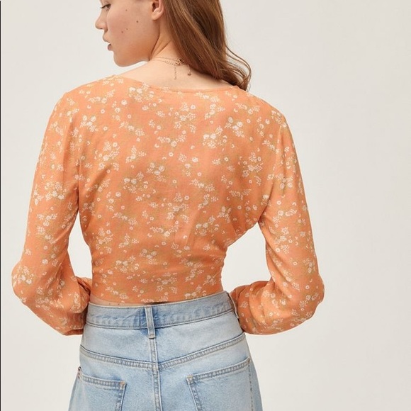 SOLD NWT urban outfitters twist front blouse crop - Picture 2 of 9